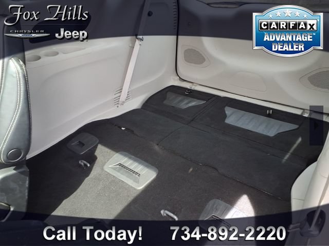 Used 2023 Chrysler Pacifica Limited FWD image 11