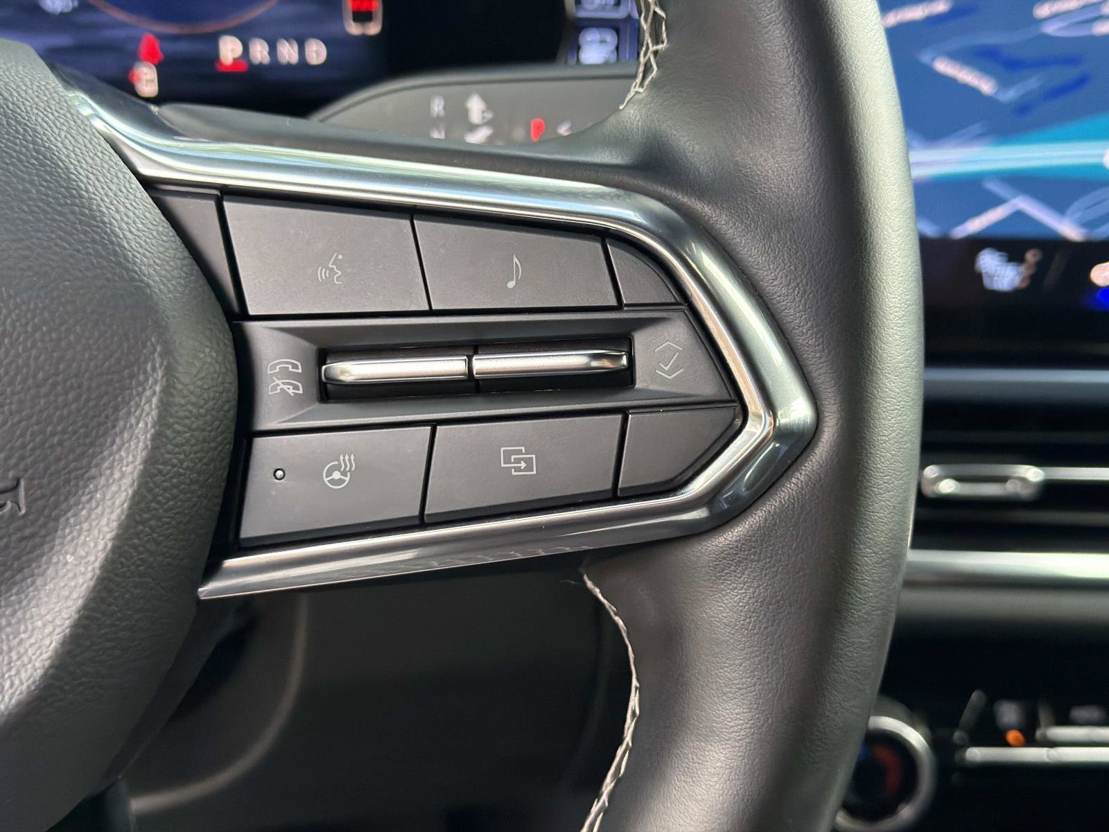 Used 2025 Chevrolet Equinox EV LT w/ Convenience Package FWD image 28