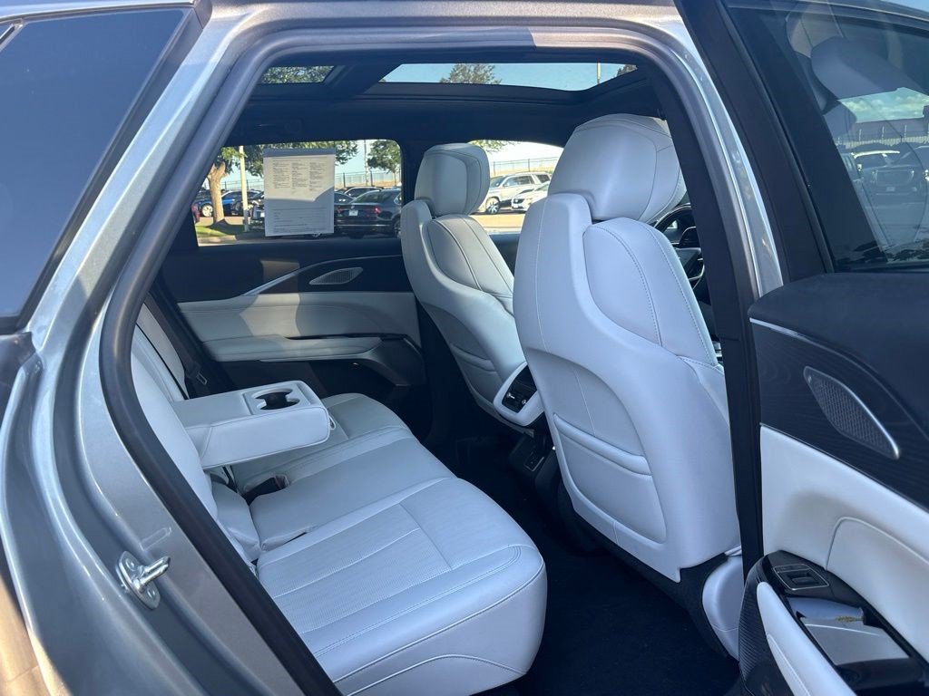 Used 2024 Cadillac Lyriq Sport AWD/4WD image 24