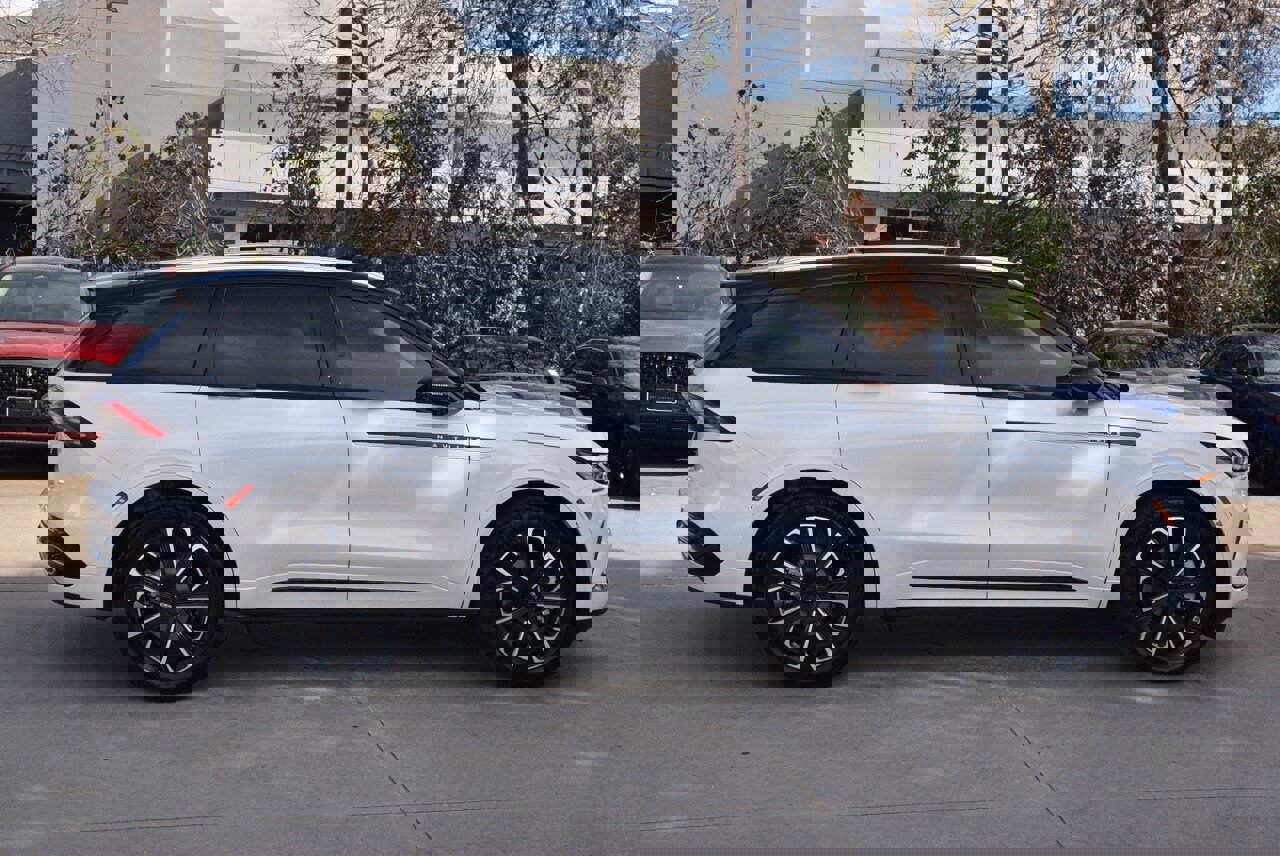 Certified 2026 Lincoln Nautilus Reserve image 6