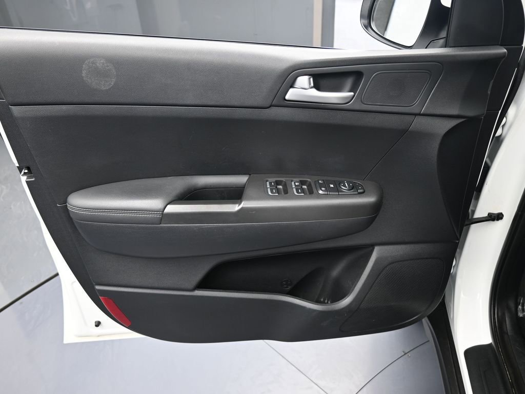 Used 2020 Kia Sportage LX image 12