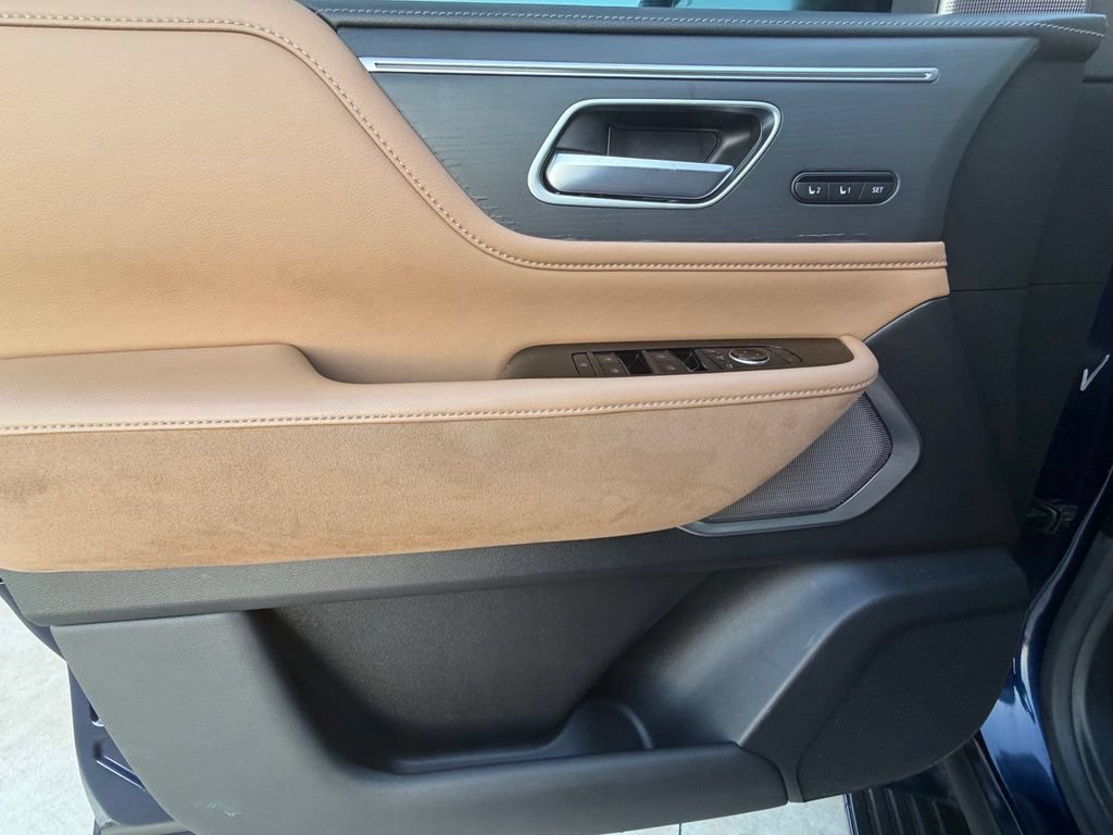 Used 2025 INFINITI QX80 Sensory AWD/4WD image 19