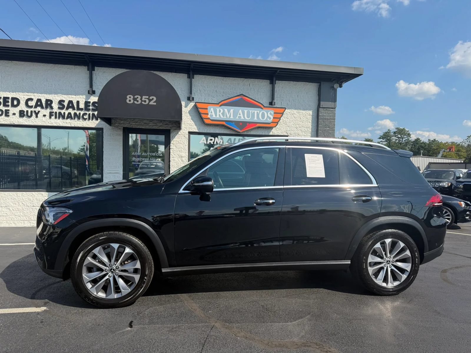 Used 2021 Mercedes-Benz GLE 350 4MATIC w/ Premium Package image 3