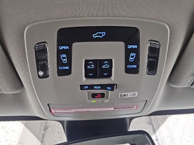Certified 2023 Toyota Sienna XLE FWD image 27