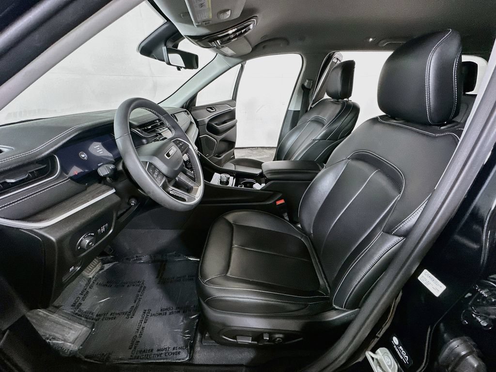Used 2023 Jeep Grand Cherokee Limited w/ Luxury Tech Group II RWD image 15