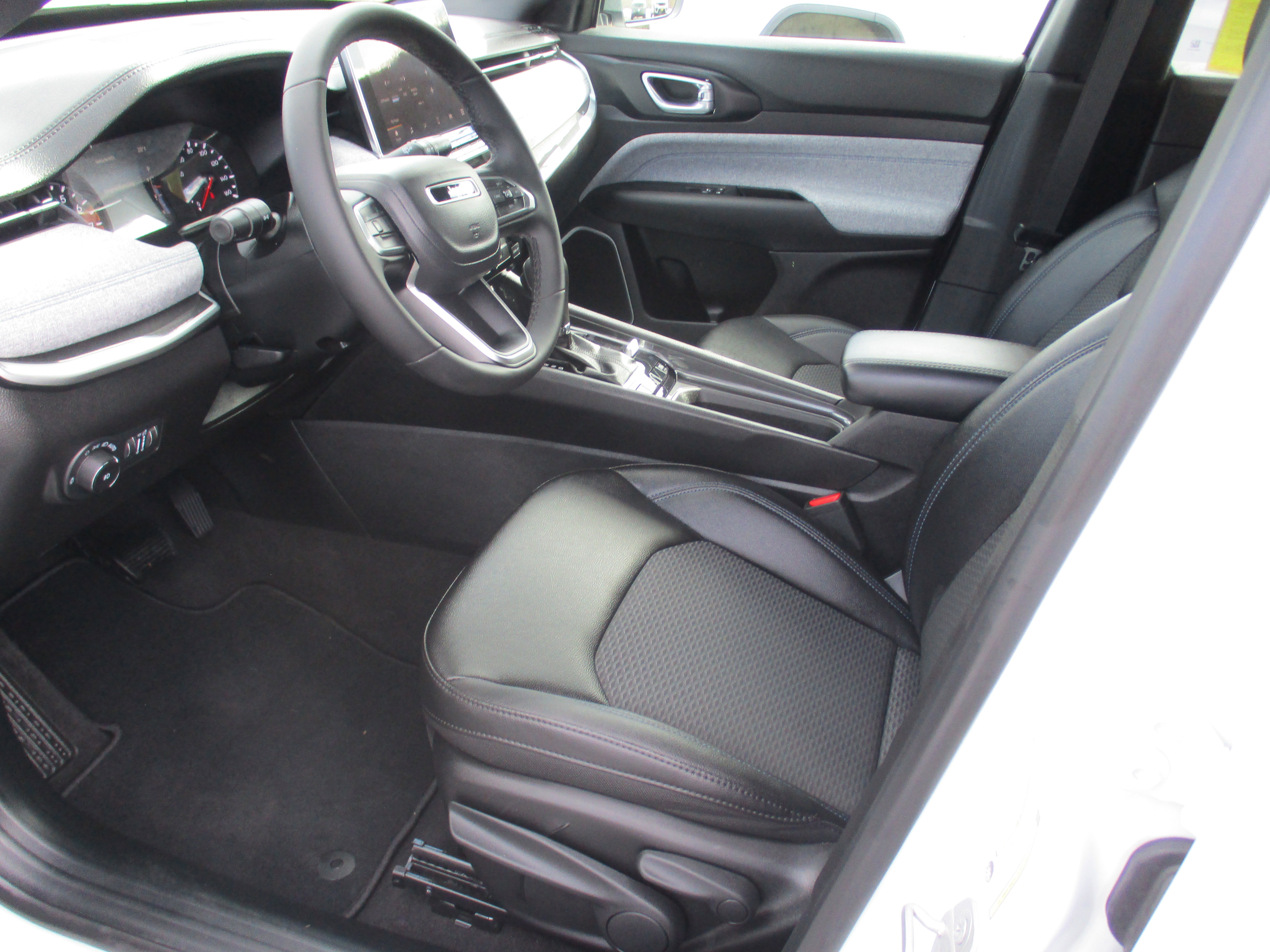 Certified 2024 Jeep Compass Latitude image 11