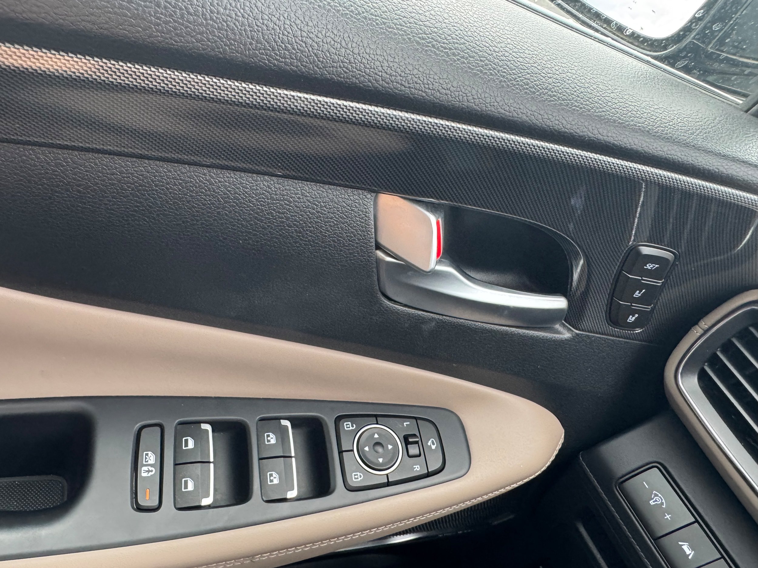 Used 2023 Hyundai Santa Fe Limited AWD/4WD image 19