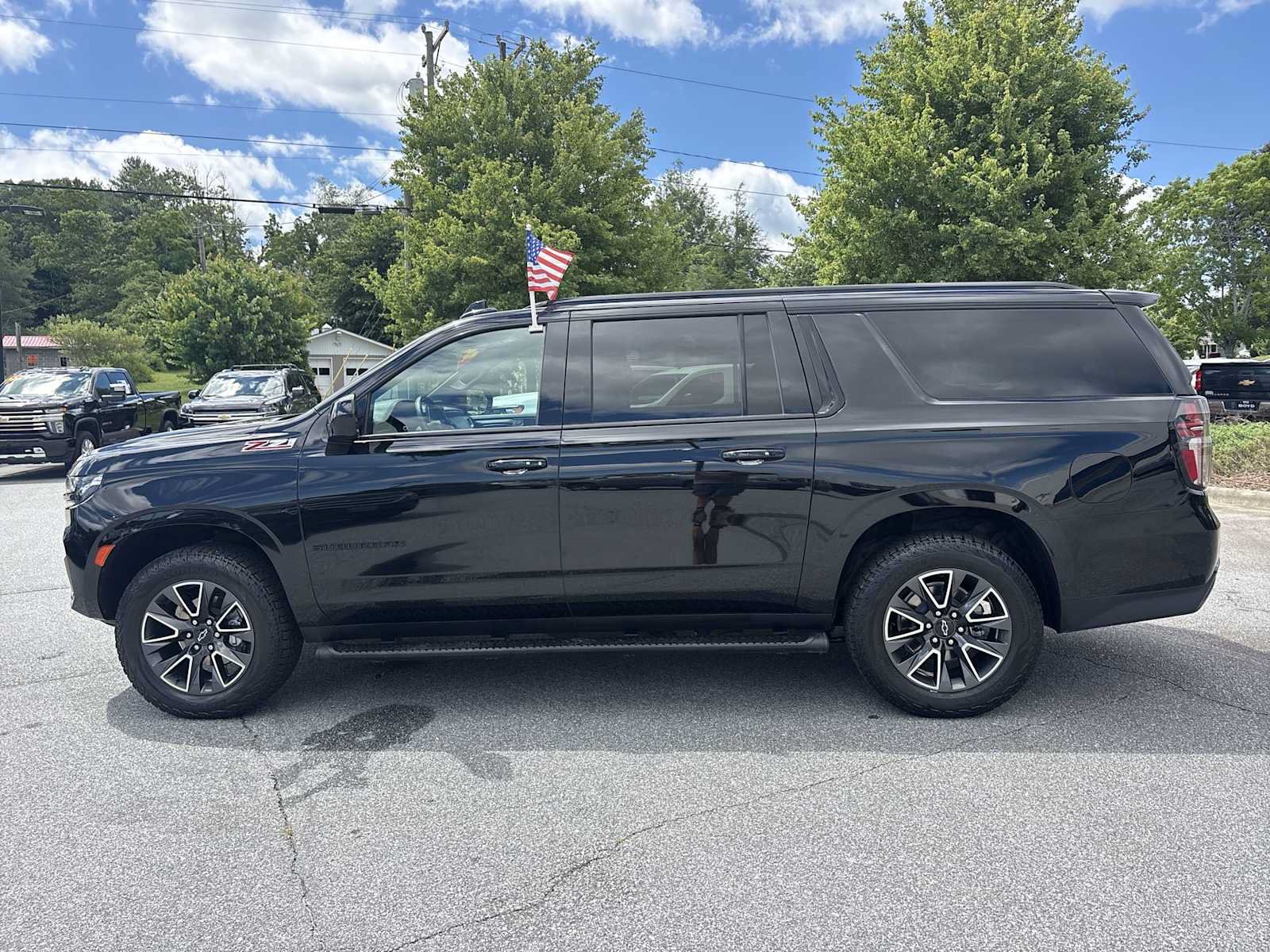 Used 2024 Chevrolet Suburban Z71 AWD/4WD image 9