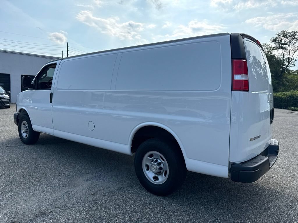 Used 2021 Chevrolet Express 3500 Extended w/ Driver Convenience Package RWD image 3
