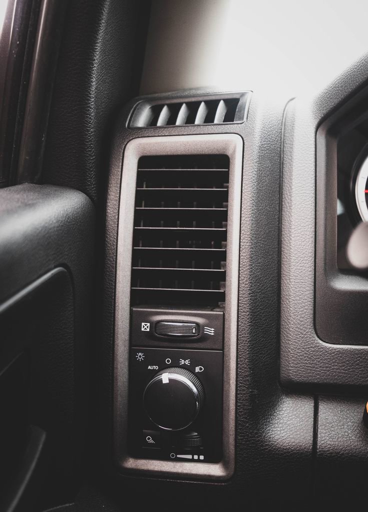 Used 2018 RAM 2500 Tradesman w/ Chrome Appearance Group image 6