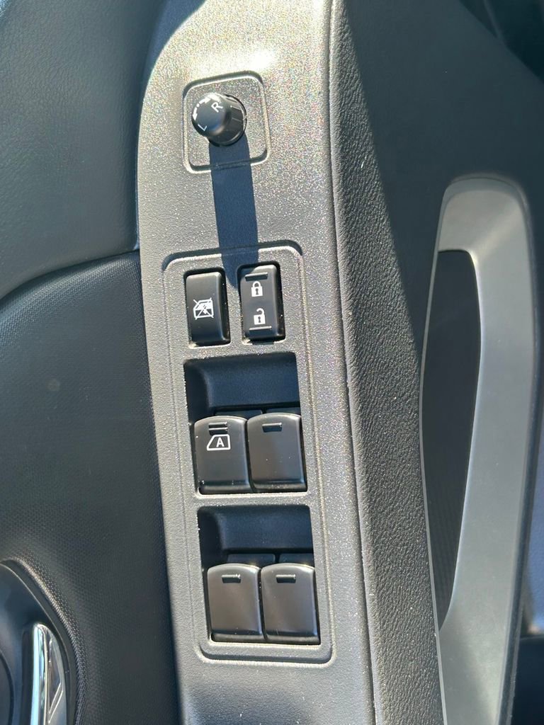 Used 2023 Nissan Frontier SV w/ SV Convenience Package image 19