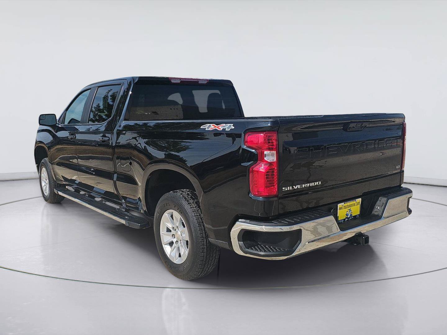 Used 2024 Chevrolet Silverado 1500 LT w/ Protection Package AWD/4WD image 3
