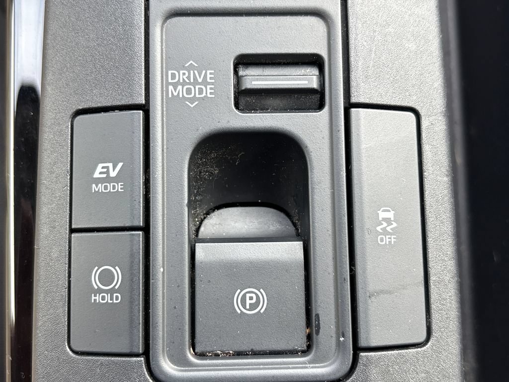Used 2025 Toyota Prius LE FWD image 13