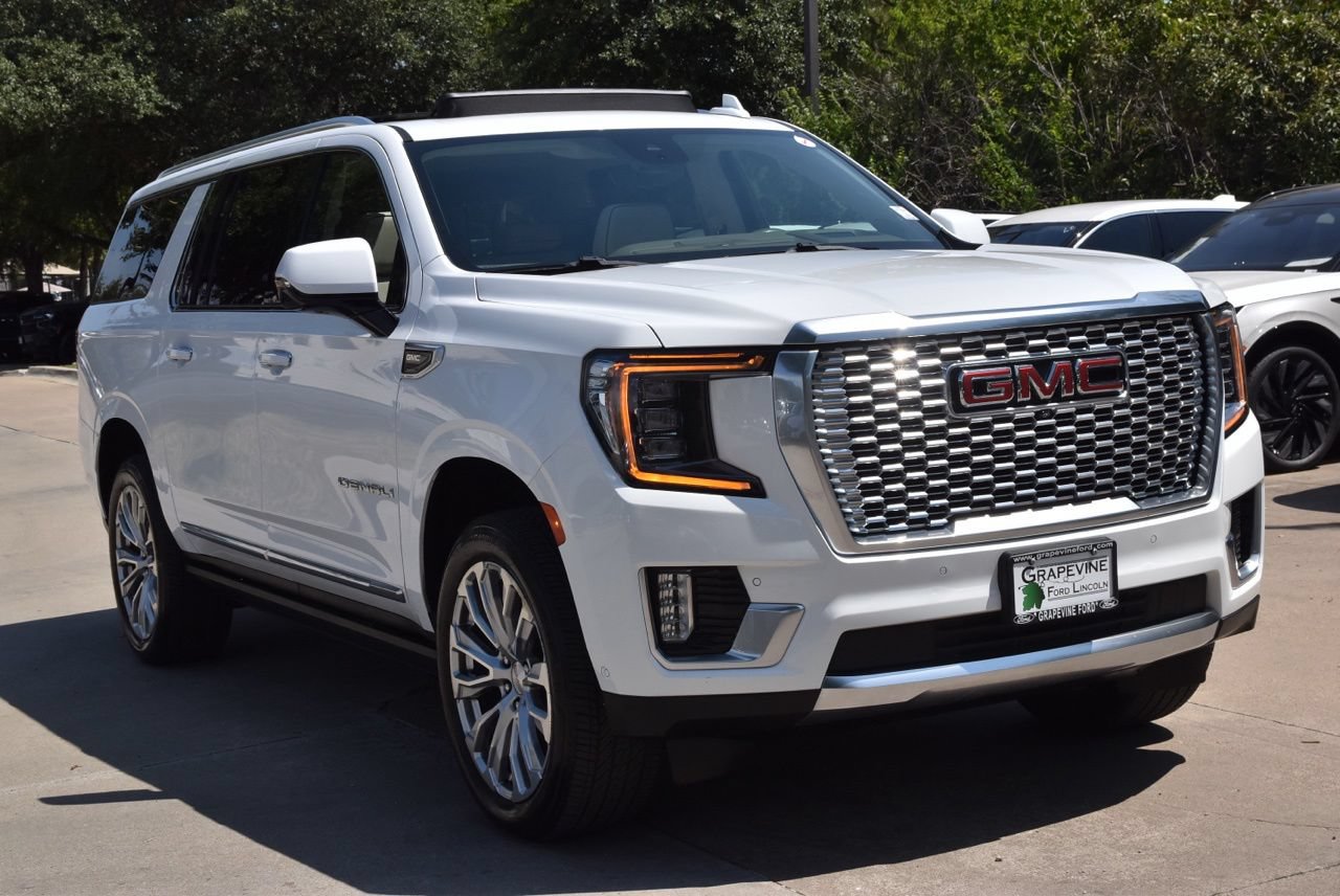 Used 2024 GMC Yukon XL Denali w/ Advanced Technology Package AWD/4WD image 4