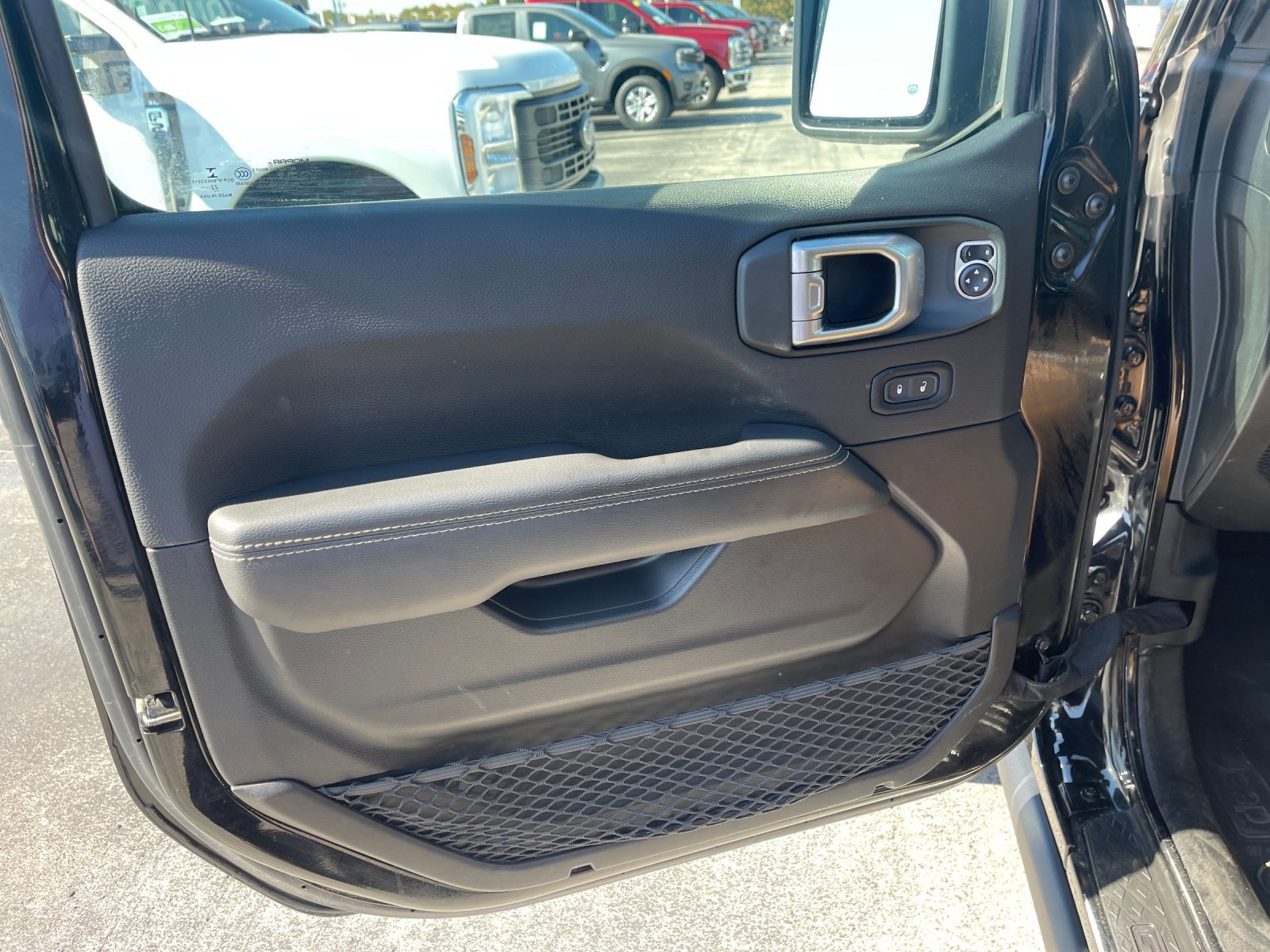 Used 2023 Jeep Gladiator Rubicon w/ LED Lighting Group AWD/4WD image 12
