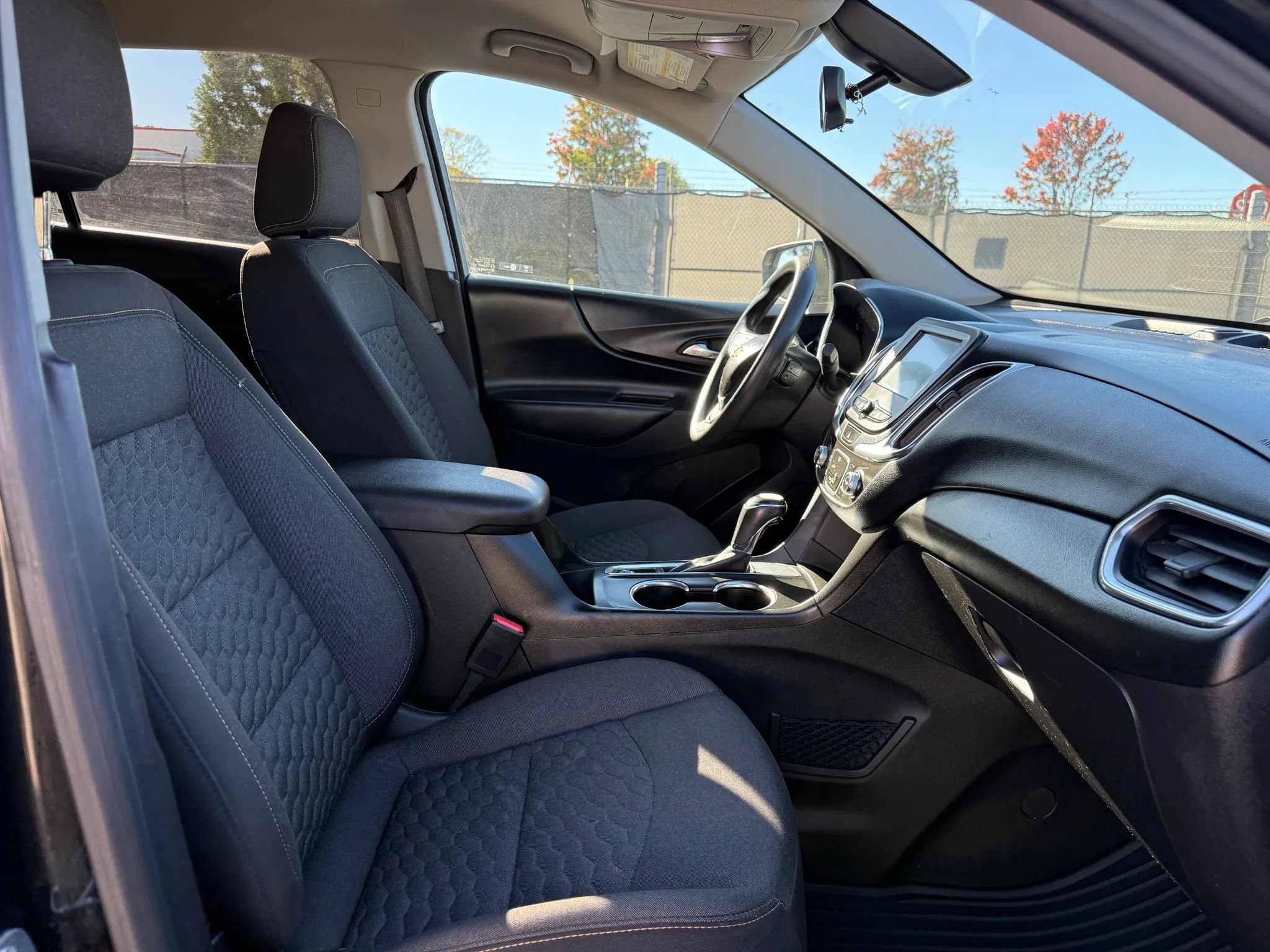 Used 2018 Chevrolet Equinox LT FWD image 18