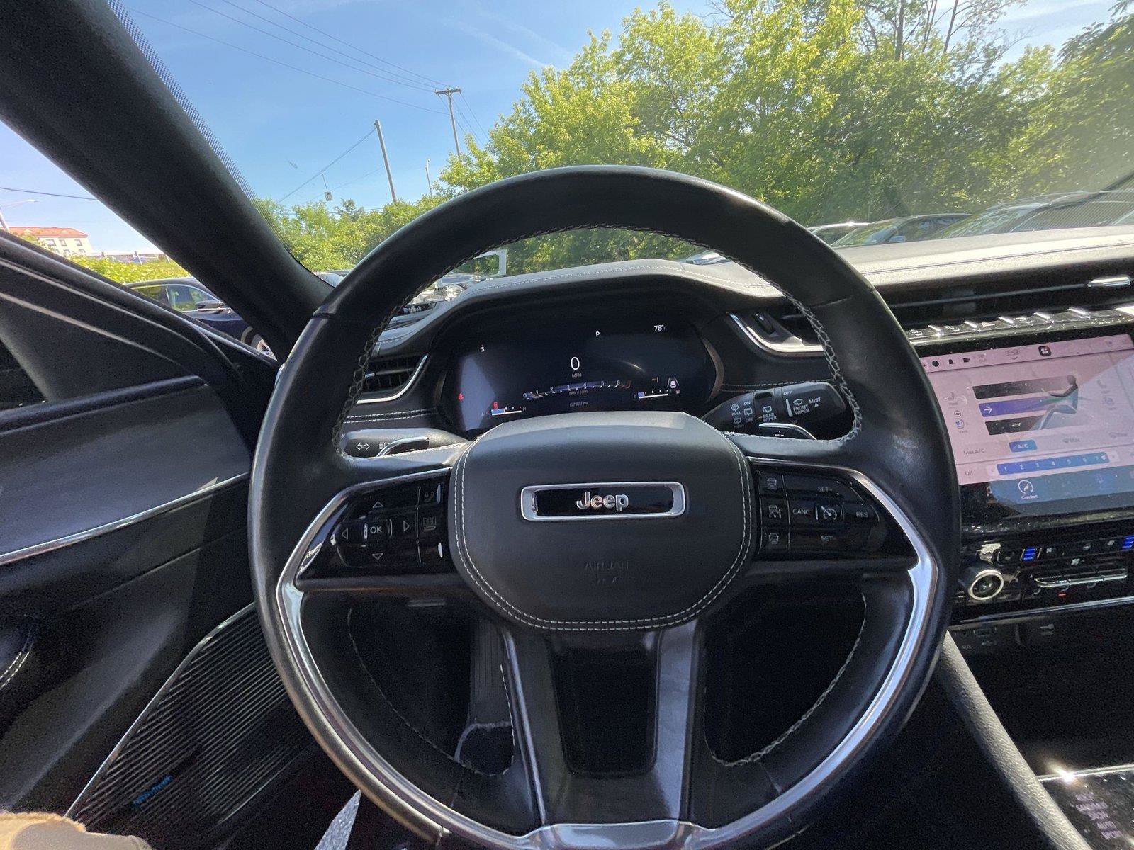 Used 2022 Jeep Grand Cherokee Overland AWD/4WD image 15