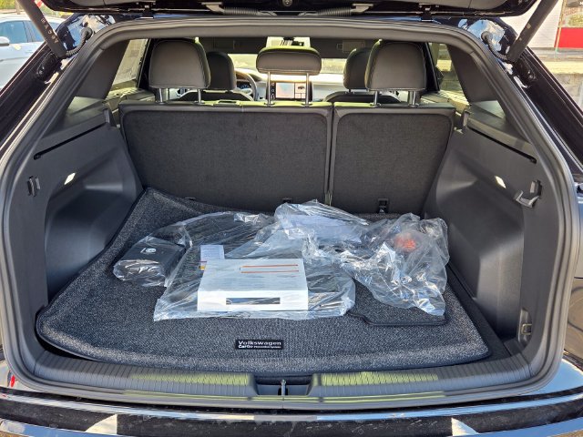 New 2026 Volkswagen Atlas Cross Sport SE FWD image 12