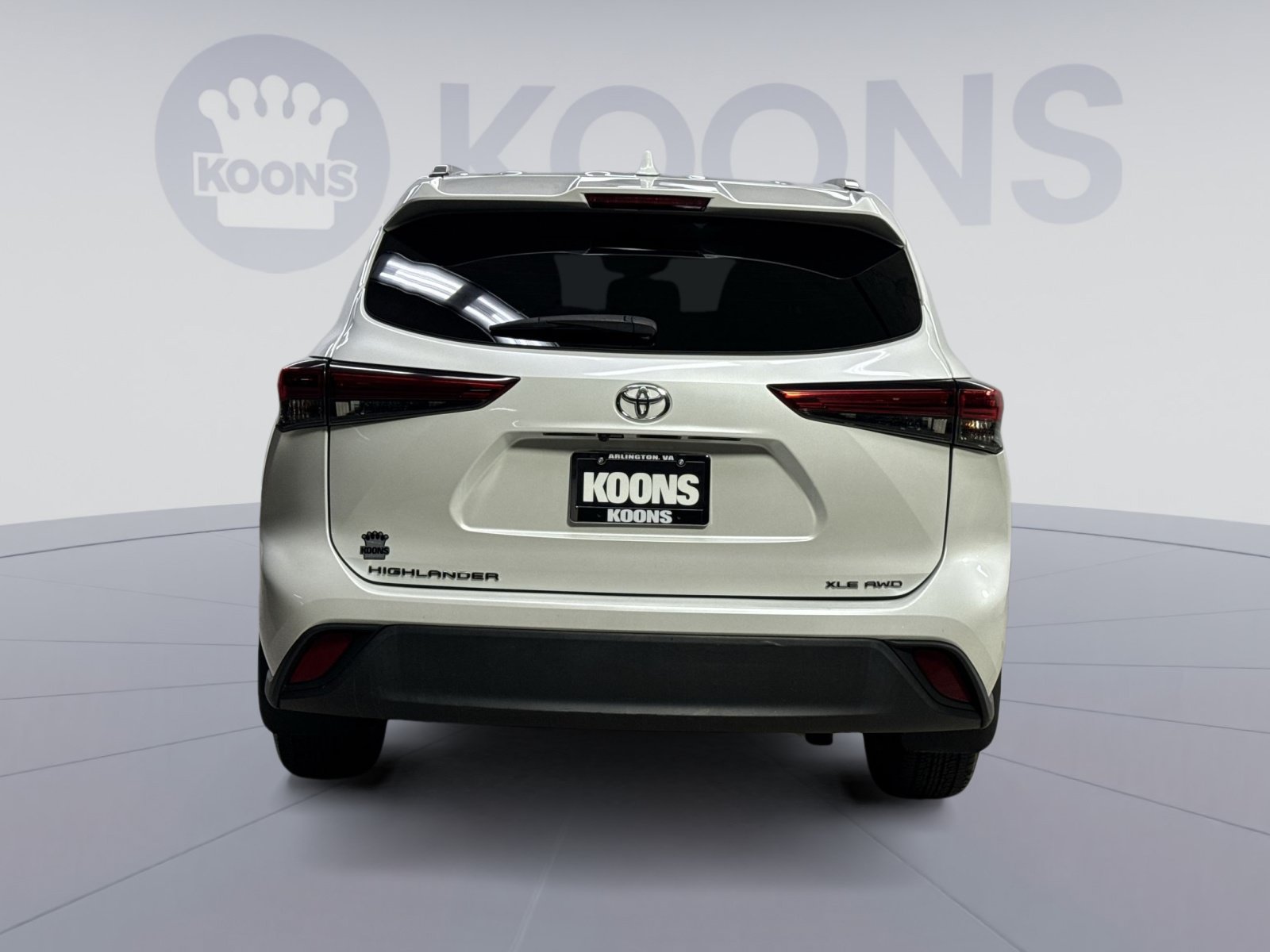 Used 2022 Toyota Highlander XLE AWD/4WD image 19
