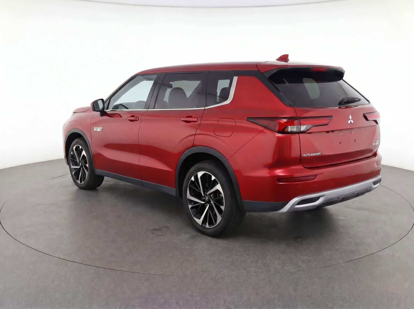 Used 2025 Mitsubishi Outlander SE AWD/4WD image 3