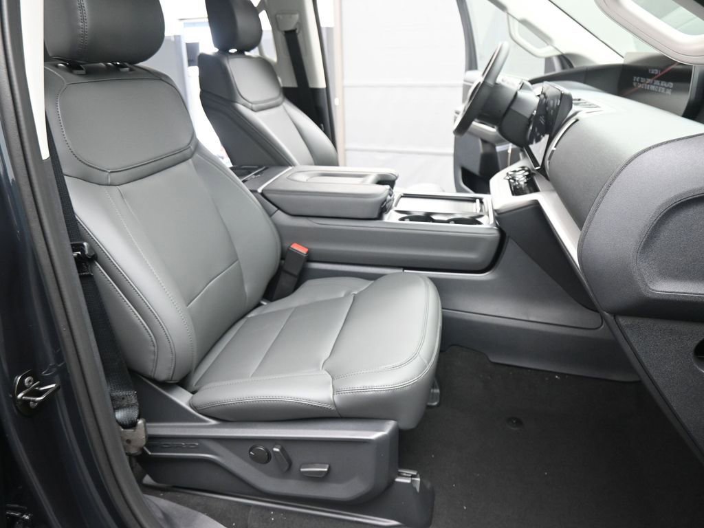 New 2026 Ford Expedition Active image 3