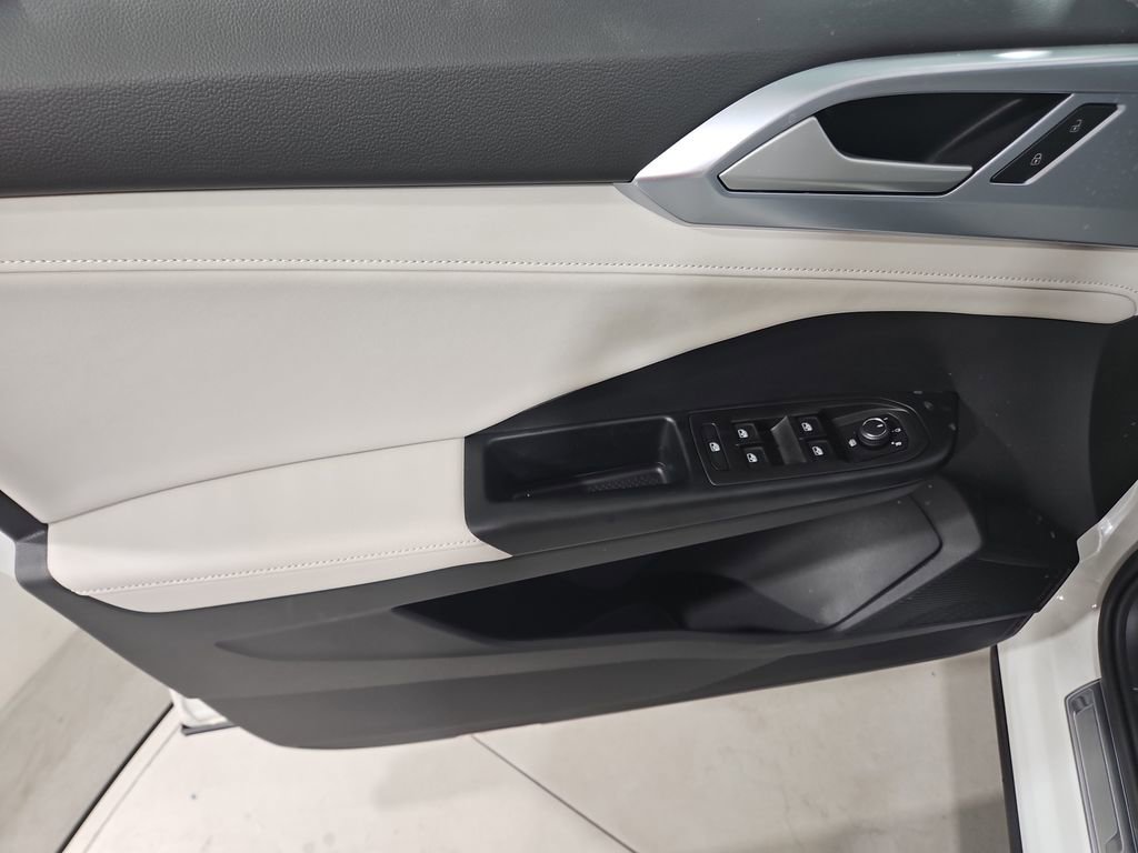 New 2026 Volkswagen Taos SE FWD image 10