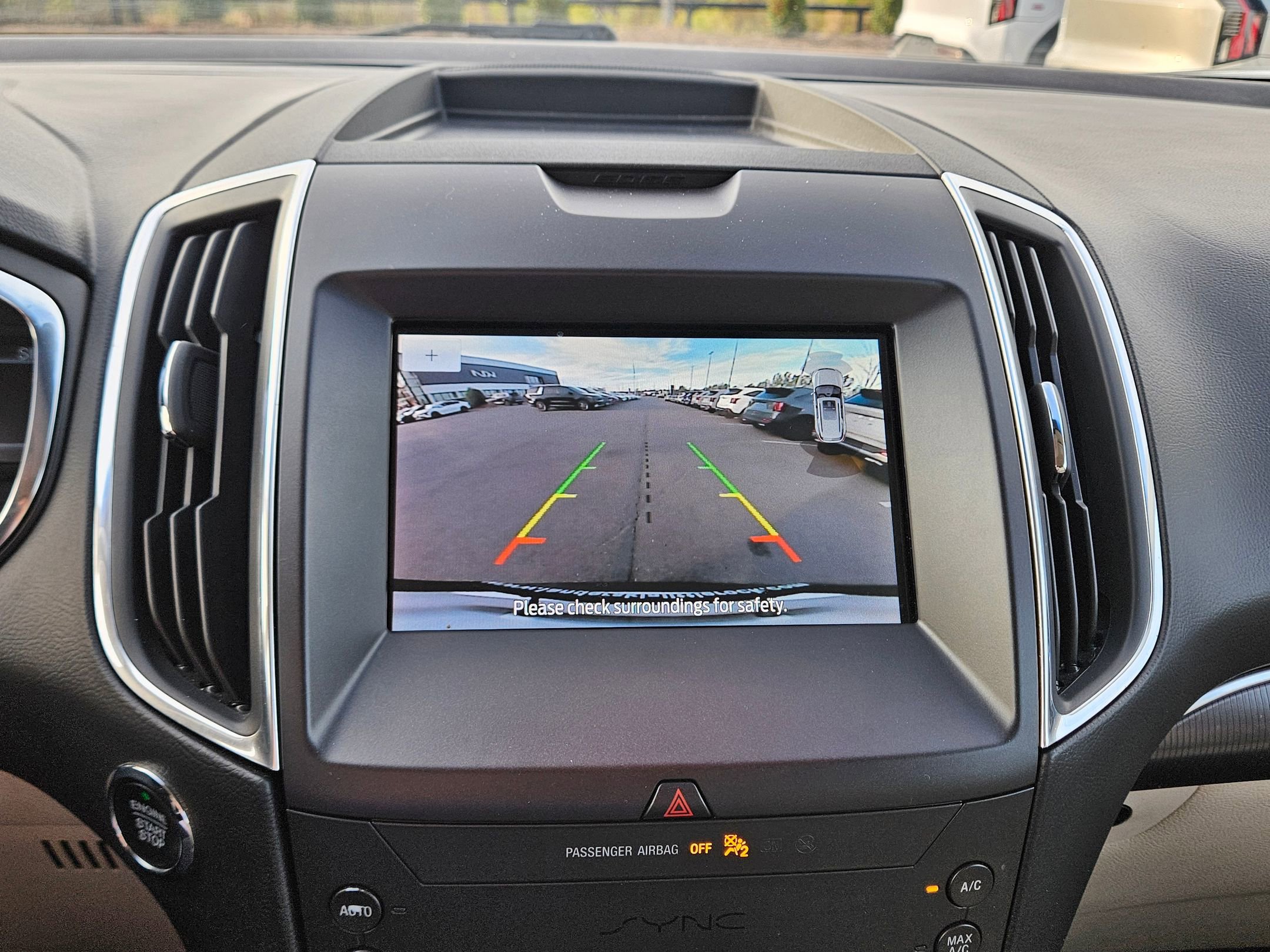 Used 2020 Ford Edge Titanium image 32