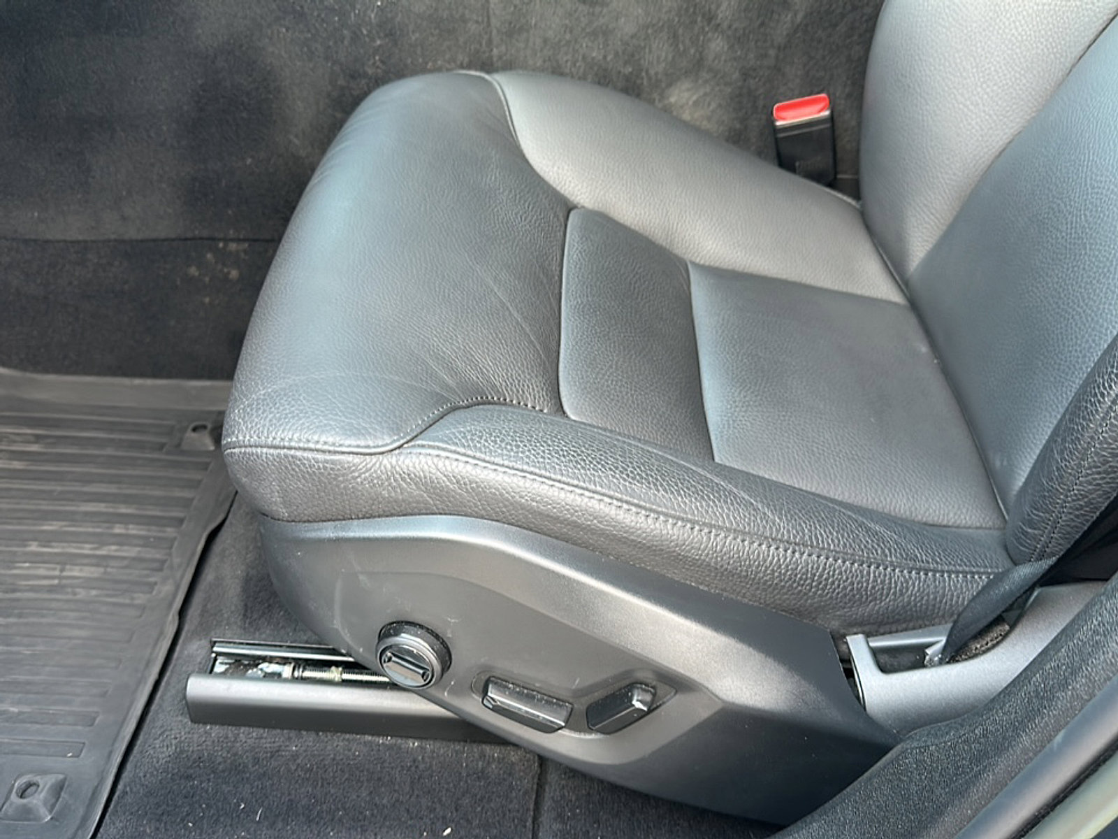 Used 2023 Volvo XC60 B5 Plus w/ Climate Package image 15