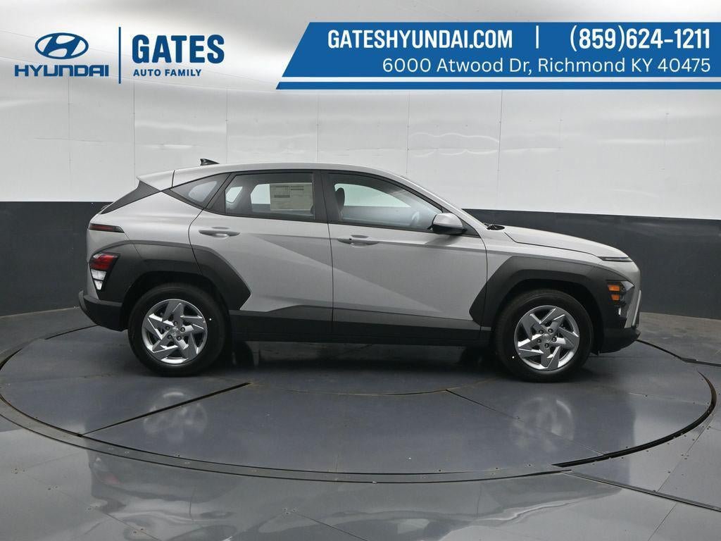 New 2027 Hyundai Kona SE FWD image 3