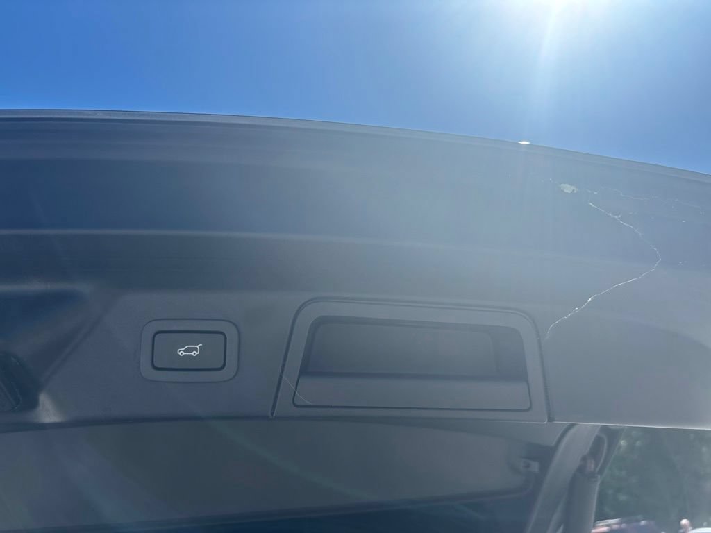 Used 2018 Land Rover Range Rover Velar R-Dynamic SE AWD/4WD image 6