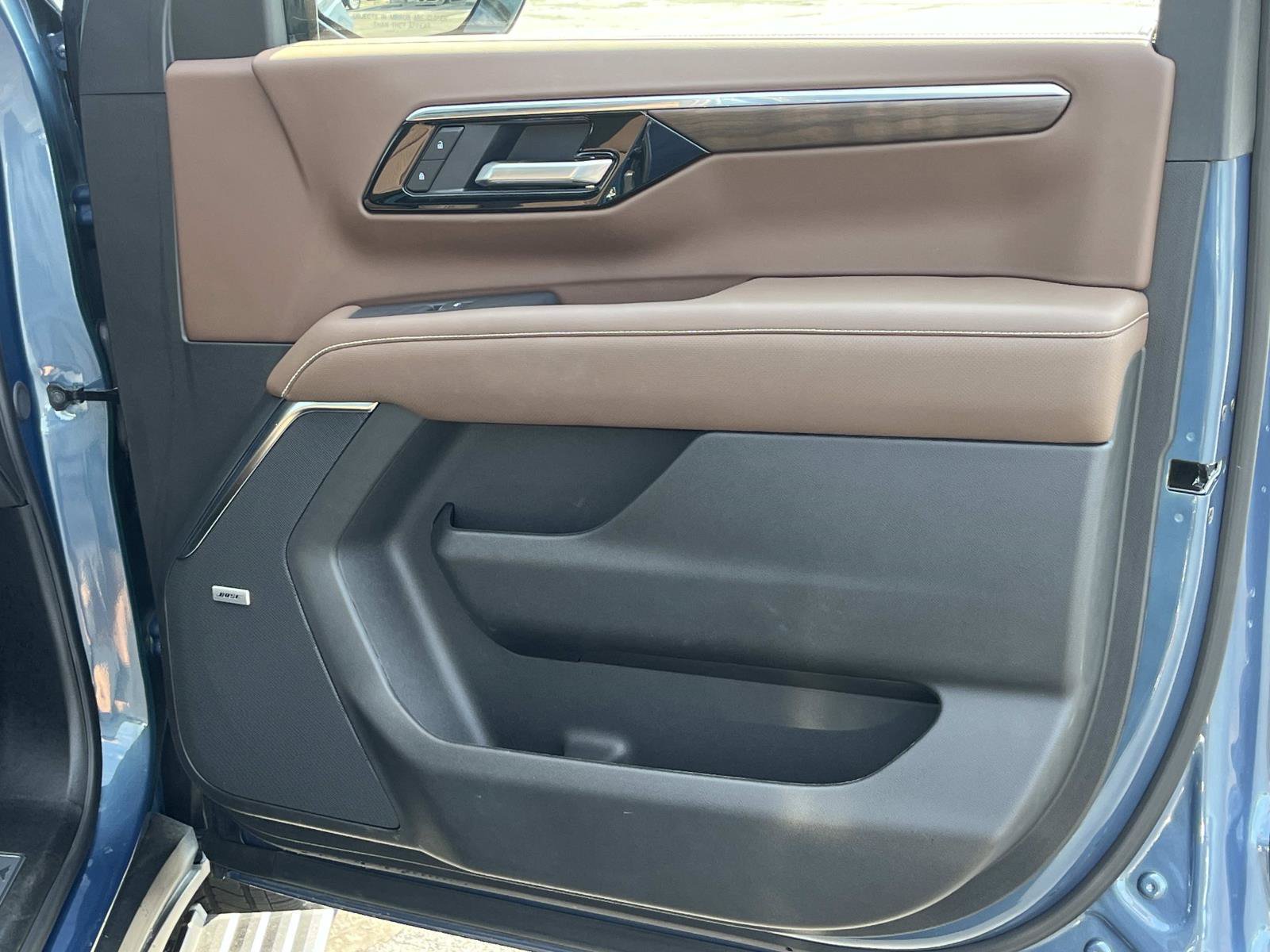 Used 2025 Chevrolet Tahoe High Country AWD/4WD image 25
