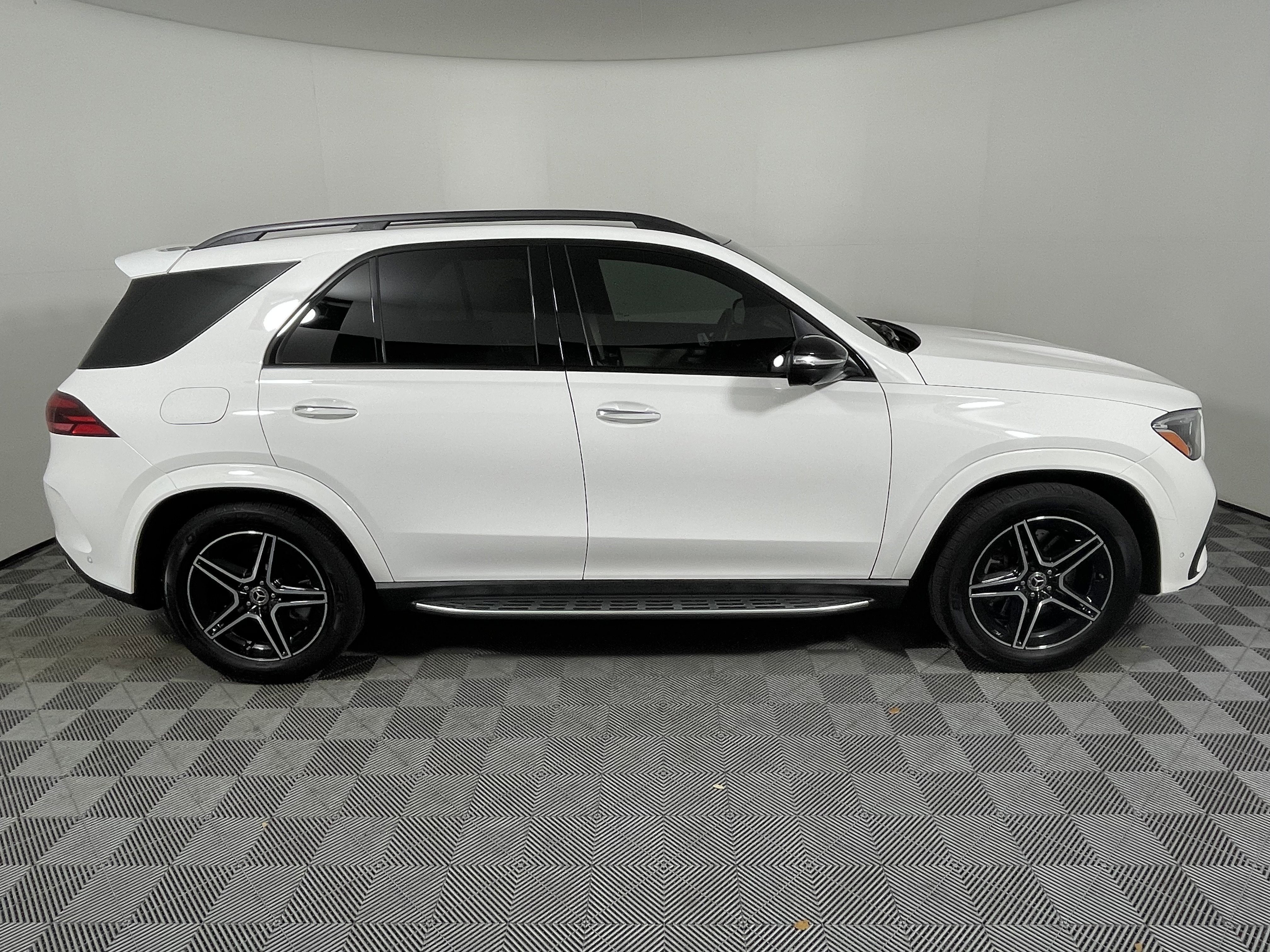 Used 2024 Mercedes-Benz GLE 350 4MATIC image 6