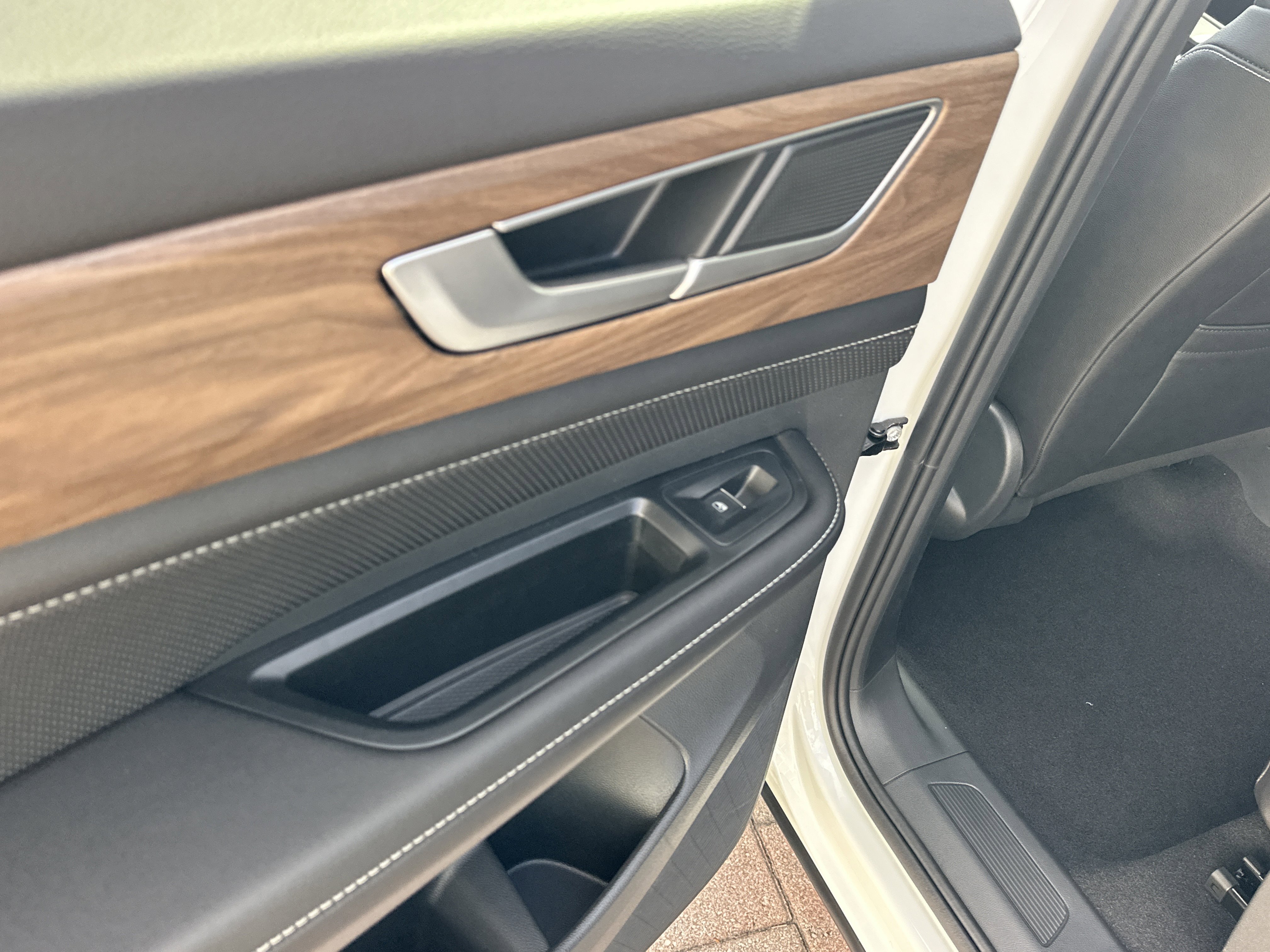 New 2026 Volkswagen Atlas SE image 11