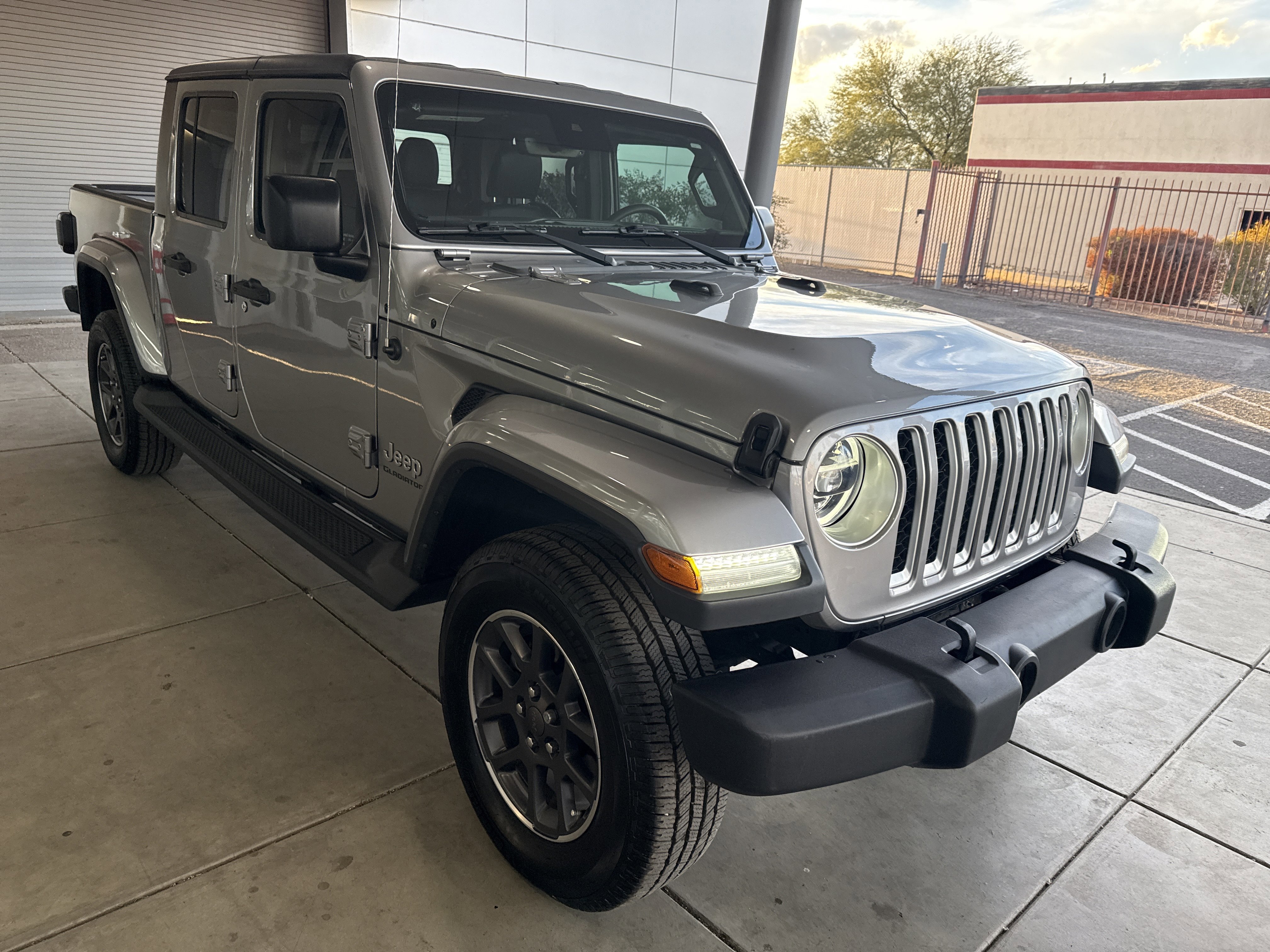 Used 2020 Jeep Gladiator Overland image 3
