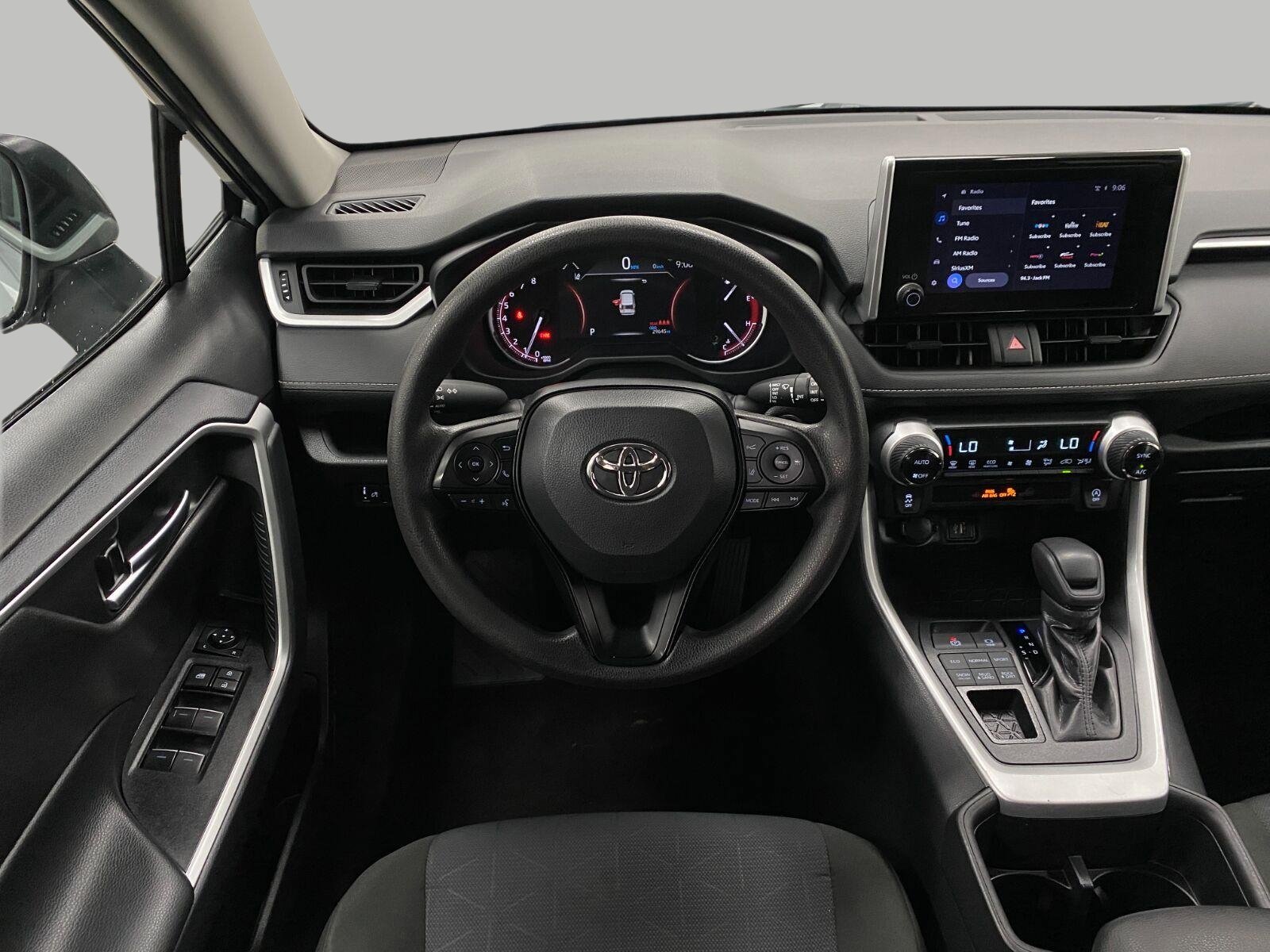 Used 2025 Toyota RAV4 XLE AWD/4WD image 13
