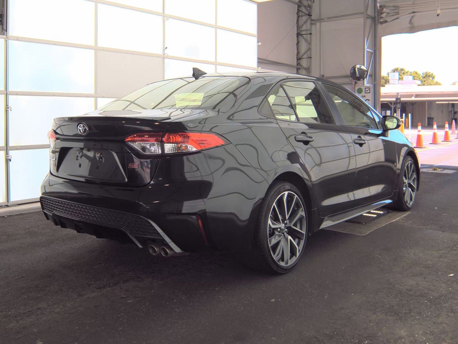 Used 2022 Toyota Corolla SE FWD image 4
