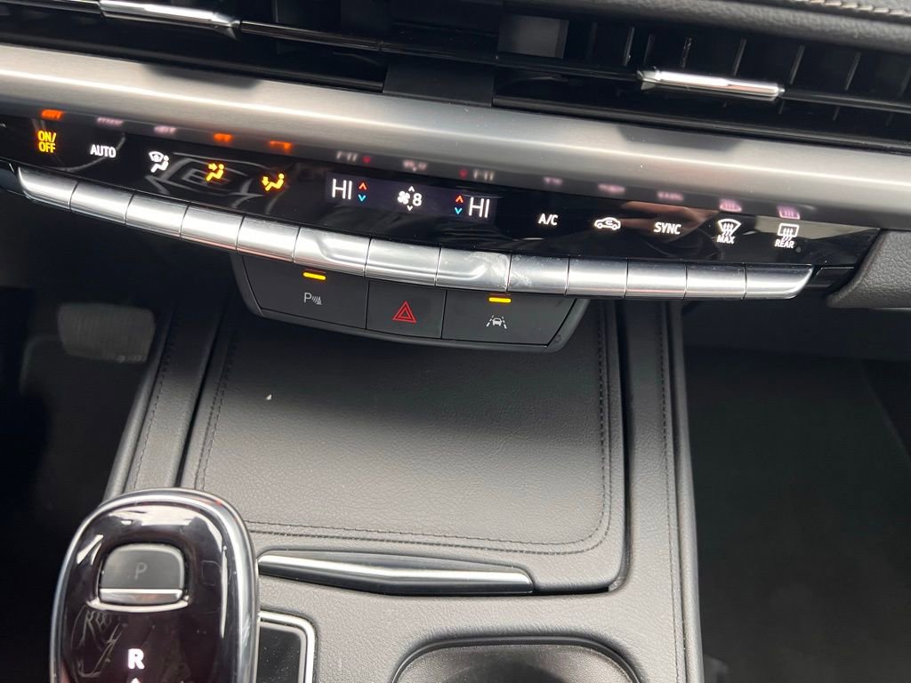 Used 2025 Cadillac XT4 Premium Luxury image 21