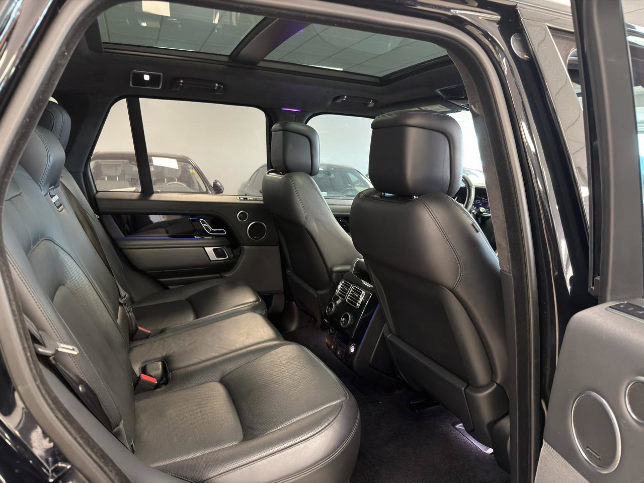 Used 2019 Land Rover Range Rover HSE AWD/4WD image 13