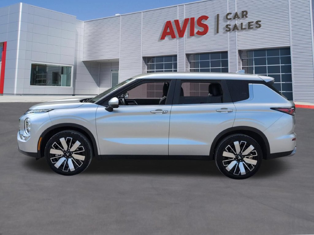 Used 2025 Mitsubishi Outlander SE FWD image 10