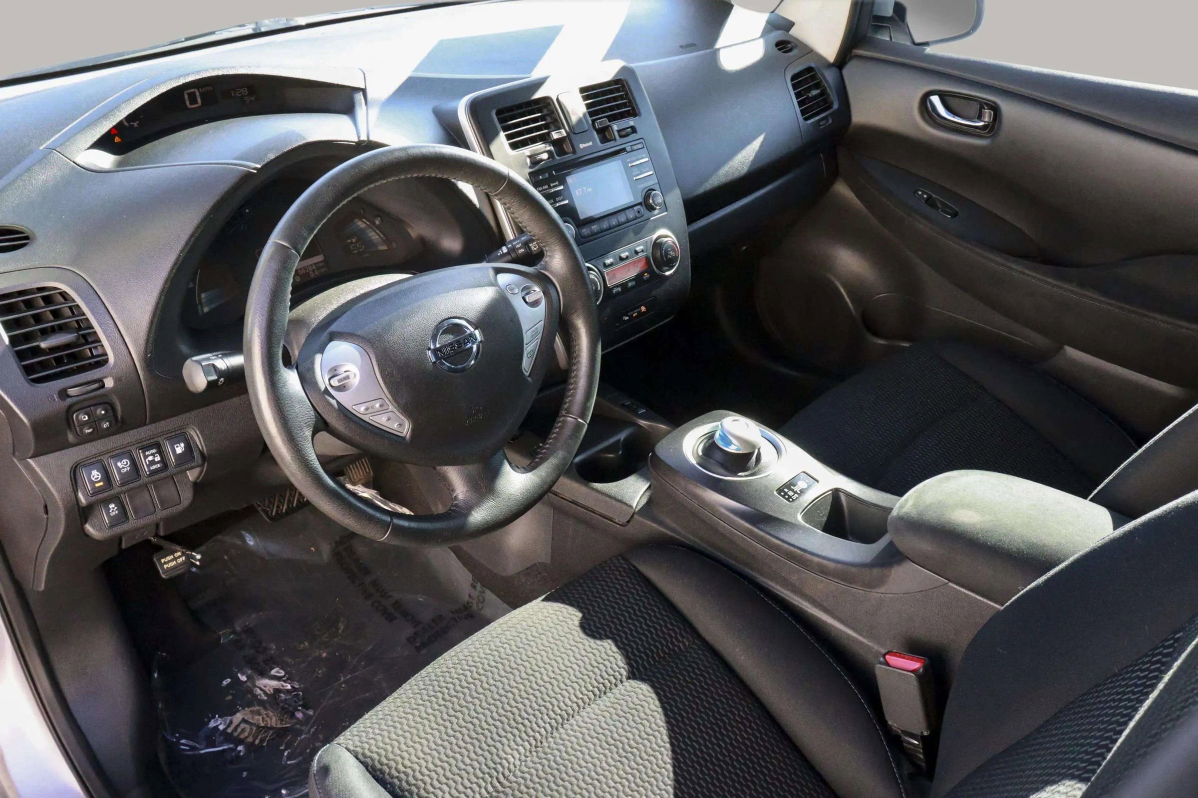 Used 2015 Nissan Leaf S image 16