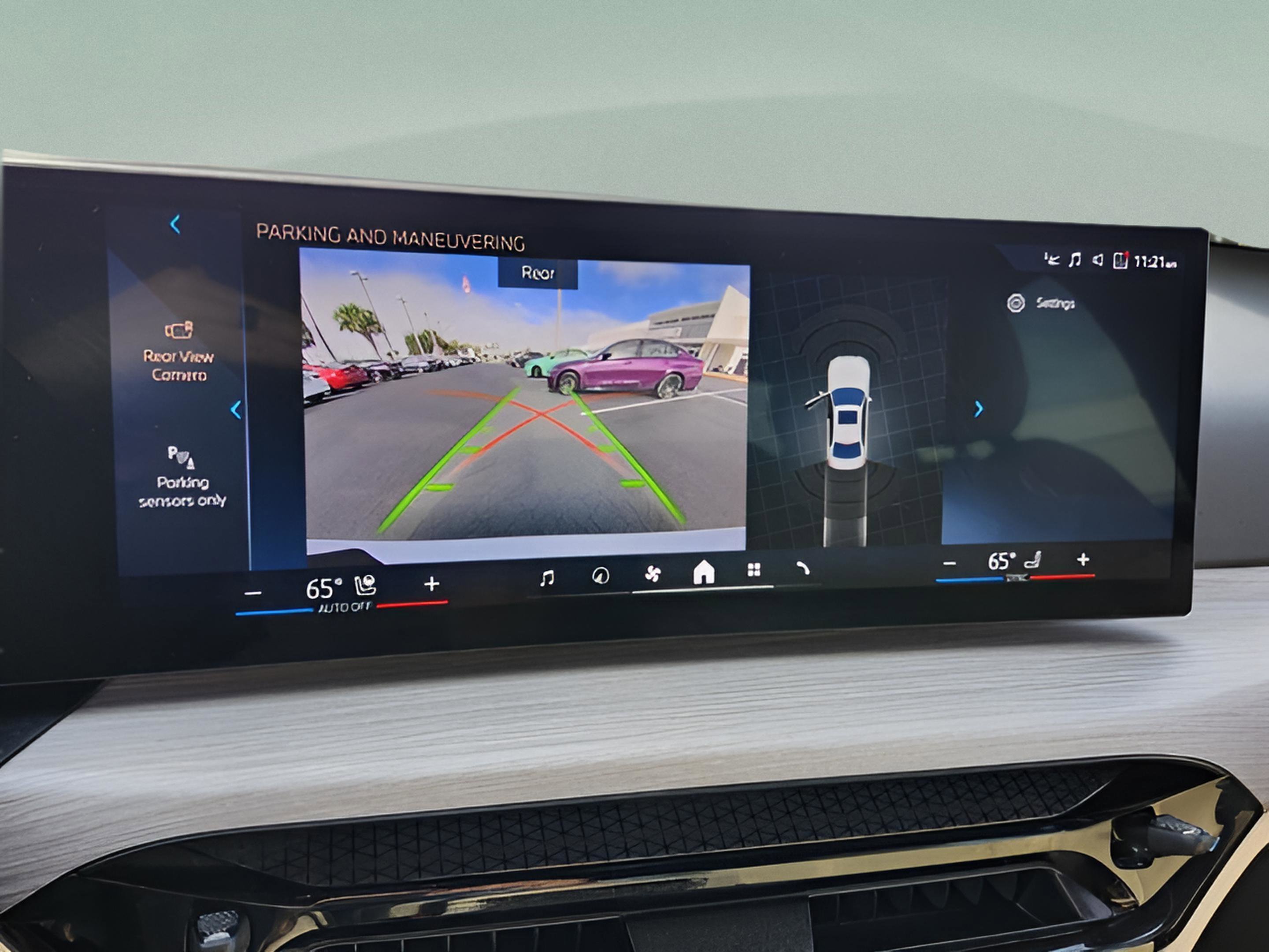 Certified 2025 BMW 330i Sedan w/ Premium Package image 35