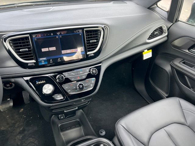 New 2026 Chrysler Pacifica Select AWD/4WD image 34