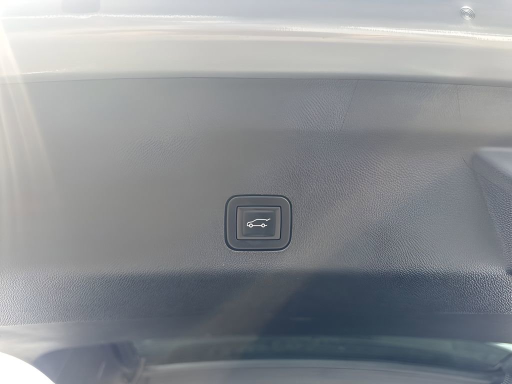 Used 2025 GMC Yukon Denali image 33