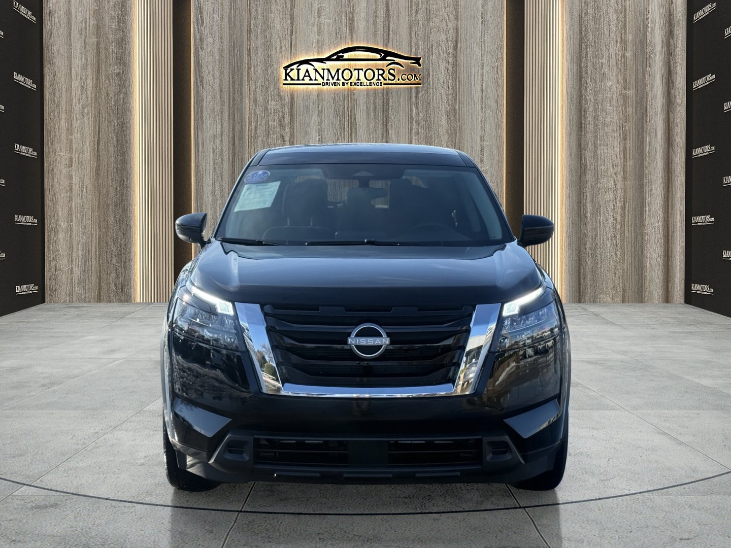 Used 2025 Nissan Pathfinder S AWD/4WD image 2