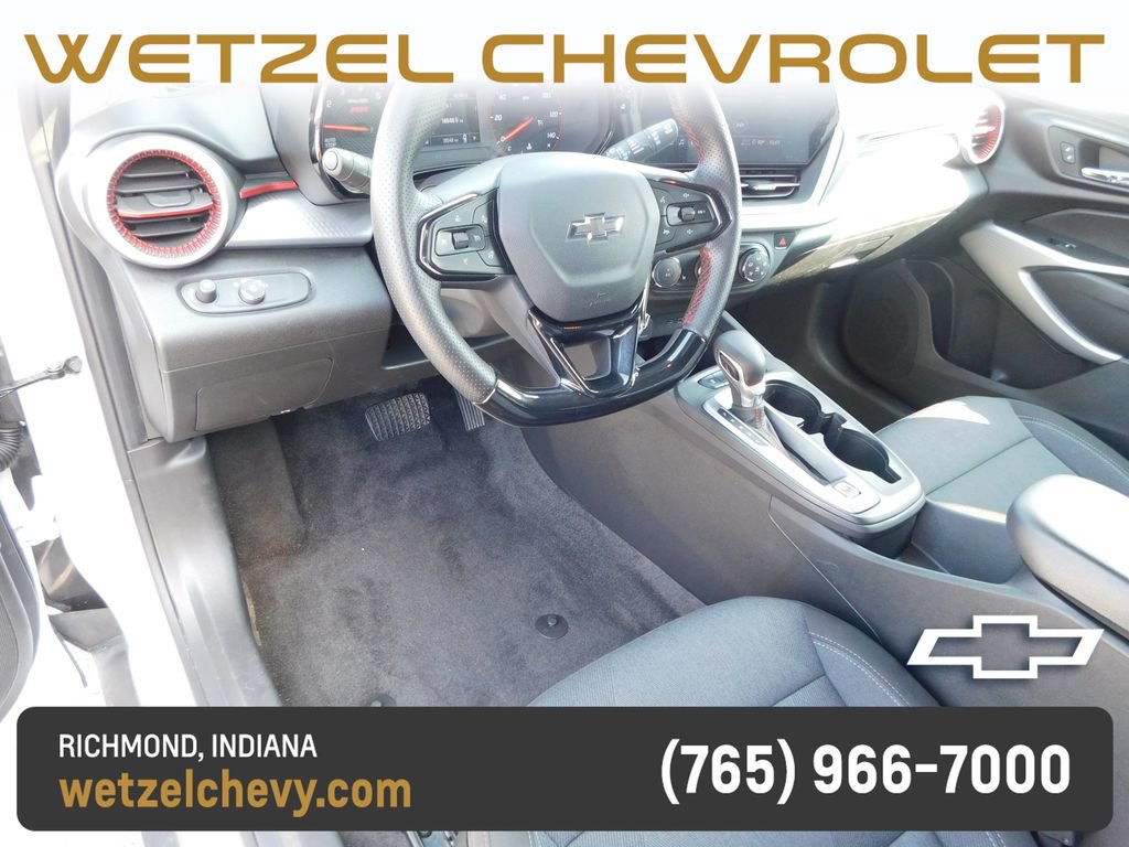 Used 2024 Chevrolet Trax RS FWD image 13