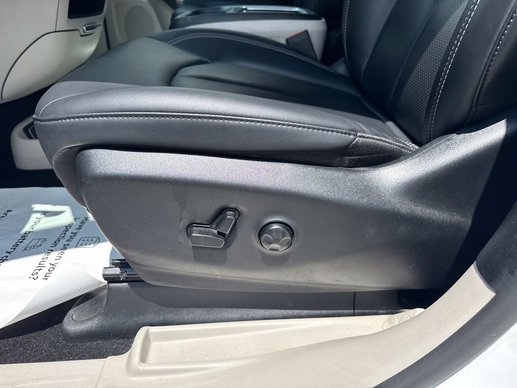 Used 2024 Chrysler Pacifica Limited FWD image 36