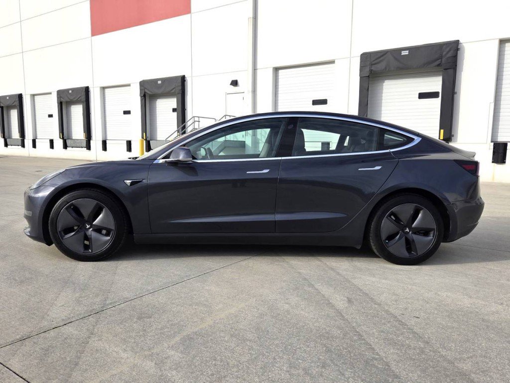 Used 2018 Tesla Model 3 Long Range image 8