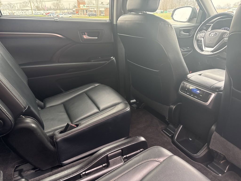 Used 2016 Toyota Highlander Limited image 37