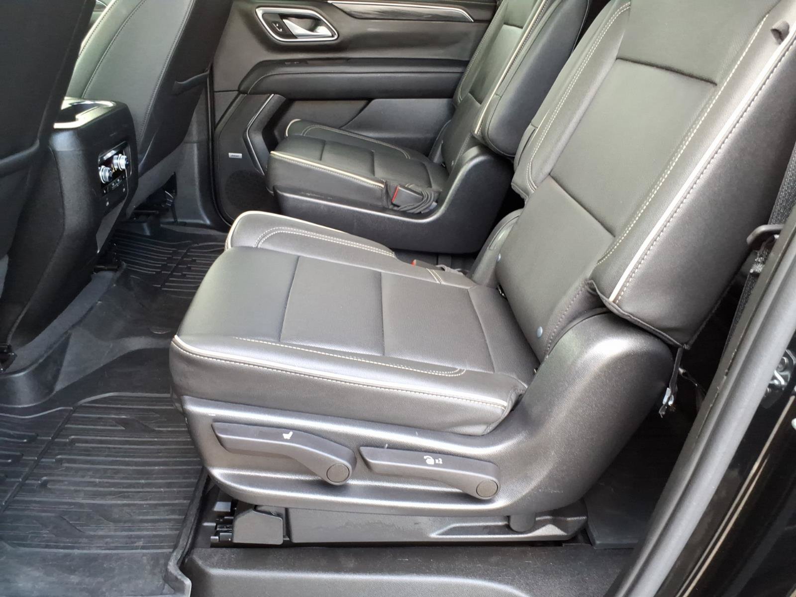 Certified 2022 GMC Yukon XL SLT w/ SLT Premium Package AWD/4WD image 12