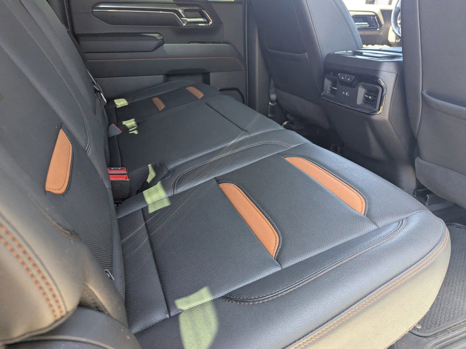 Used 2024 GMC Sierra 2500 AT4 w/ AT4 Premium Plus Package AWD/4WD image 14